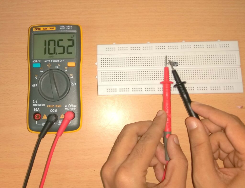 Capacitance measurement on multimeter